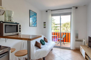 Nice Studio with balcony in quiet residence close to all amenities